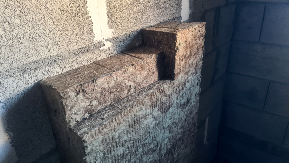 2024.03.16 : premières découpes dans la laine de roche, pour me faire la main