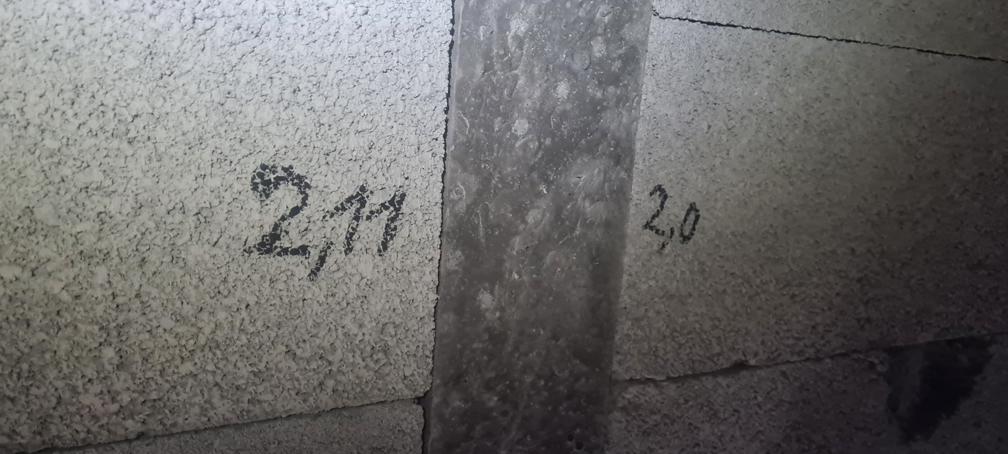 2025.04.27 - Mesure de l'emplacement exact des poutrelles sous la future cuisine (2)
