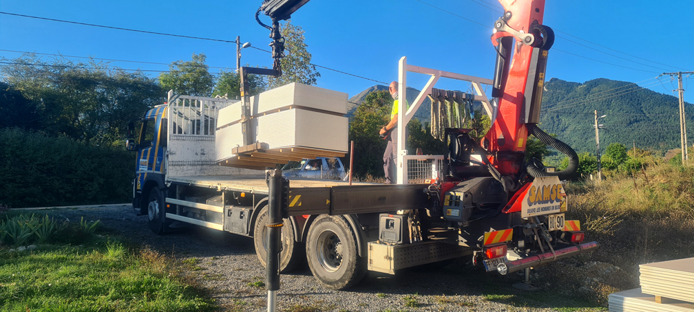 2025.09.19 - Livraison du placo par camion-grue