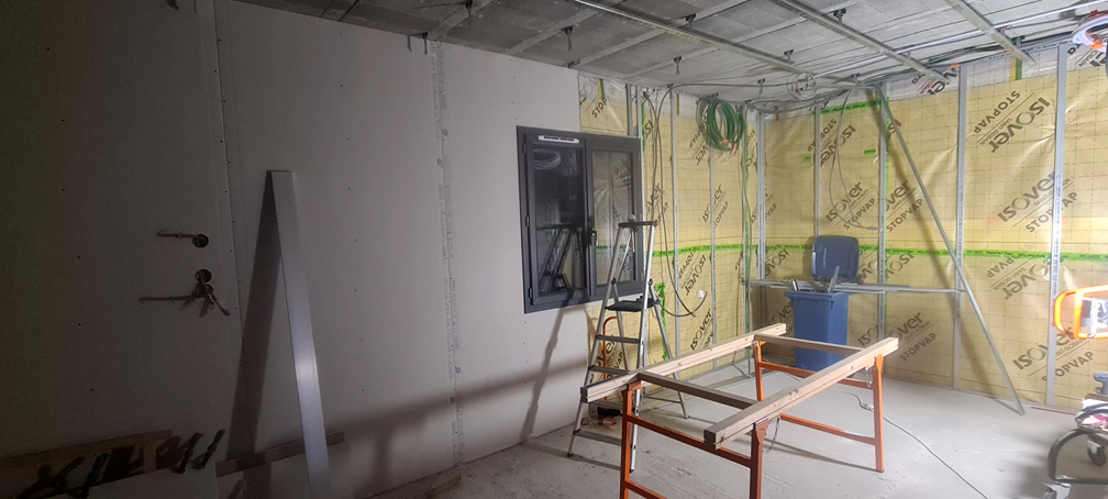 2025.11.01 - Le 1er novembre au soir, deux plaques de plus sont posées, dont une compliquée (pour des débutants)