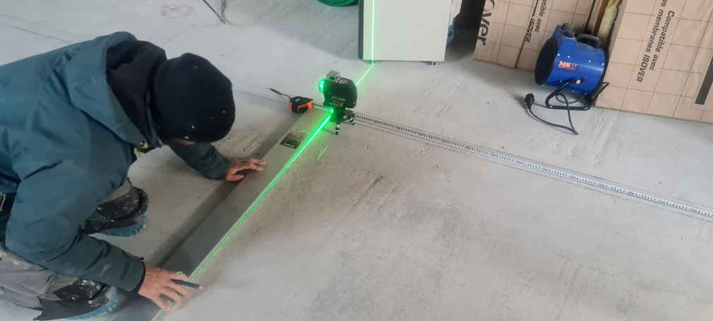 2026.01.06 - Traçage au sol de l'emplacement des futures cloisons de la partie ouest du rez-de-chaussée (1)