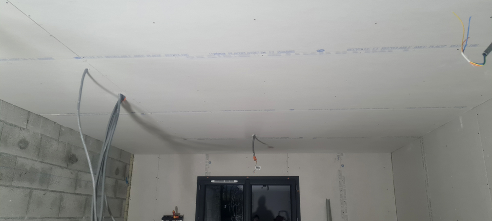 2026.01.06 - Quasi-fin du placage du plafond de la partie ouest du rez-de-chaussée