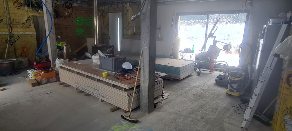 2026.01.11 - Les deux tas de plaques de plâtre, bien rangés