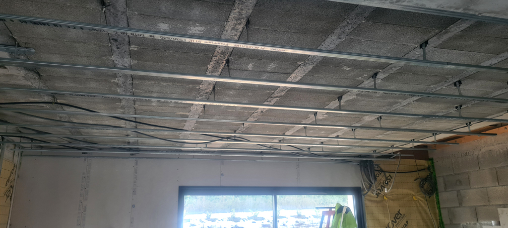 2026.01.14 - Les fourrures horizontales du salon/salle à manger, sans isolant pour l'instant