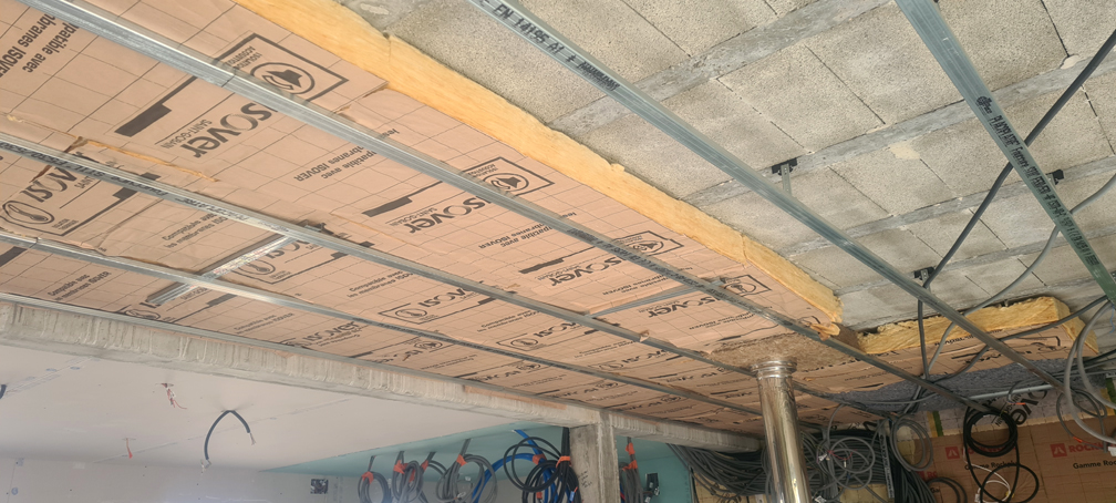 2026.02.07 - Pose de la laine de verre dans le salon/salle à manger, avec Fabienne (2)