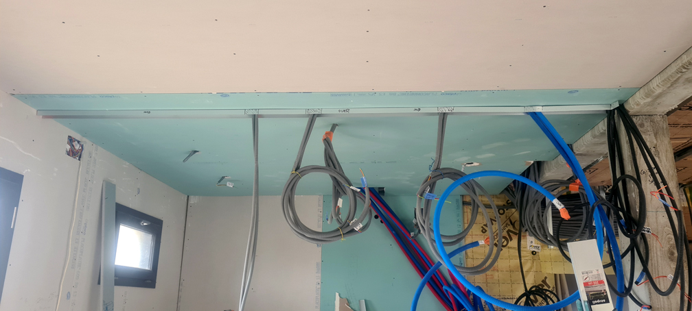 2026.03.01 - Le rail du haut, une fois posé avec pas mal de difficultés