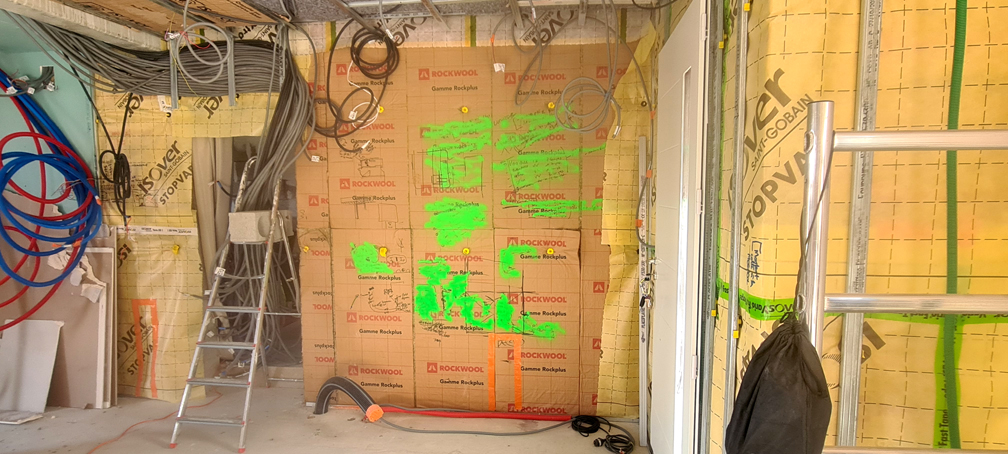 2026.03.08 - Fin de la pose du pare-vapeur dans l'entrée (1)