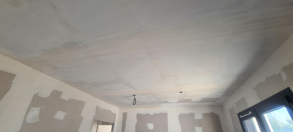 2026.03.28 - Les deux plaques de placo rose, en place et vissées, nickel