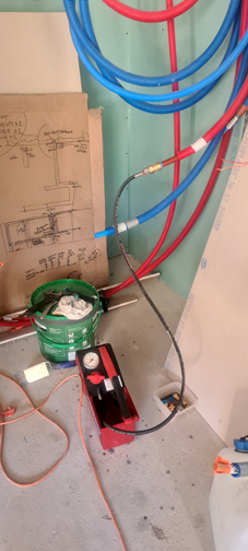 Début du ferraillage de la salle de bains du bas