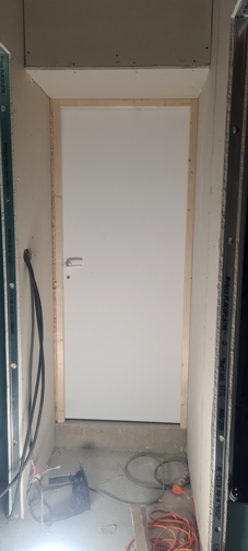 Porte de l'atelier, vue côté grand couloir