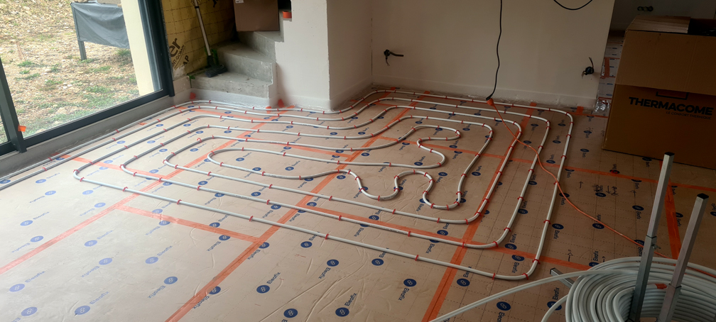 Le circuit de plancher chauffant de la salle à manger