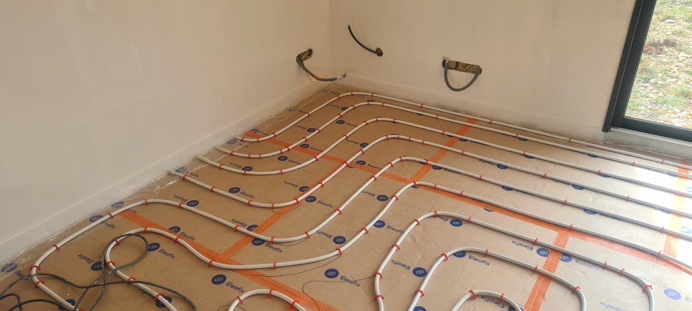 Le circuit de plancher chauffant du salon