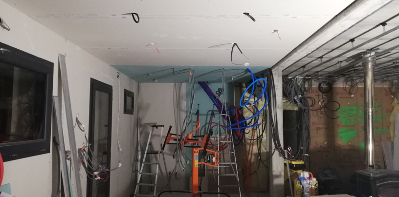2026.01.15 - Le faux-plafond de la partie nord est fini de plaquer (1)
